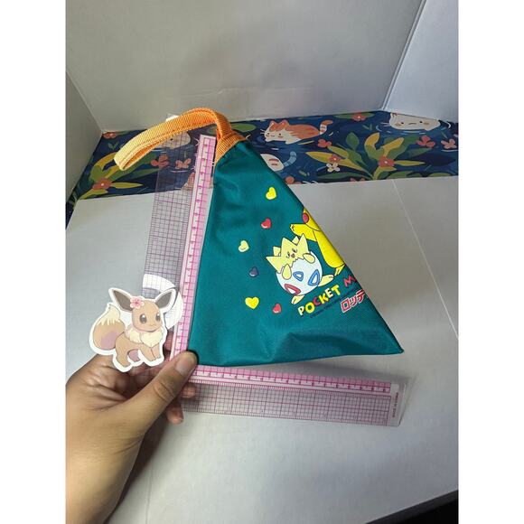 Vintage Pokemon Triangle Coin Pouch Pikachu and Togepi - Picture 3 of 12